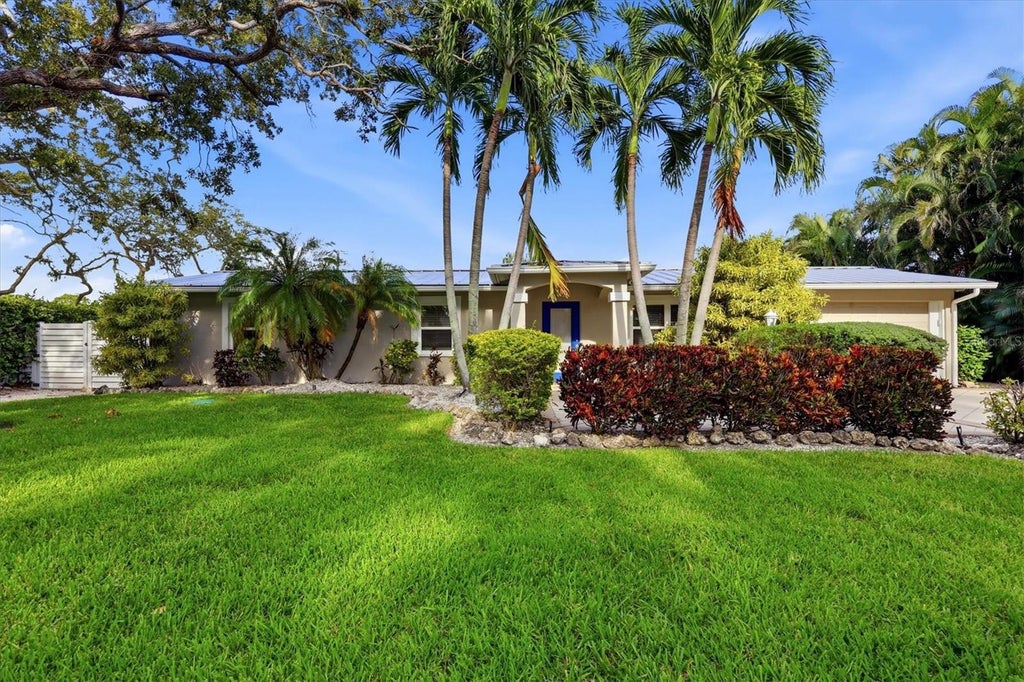 Photo of 7313 Starfish Drive, Sarasota, FL 34231 (MLS # A4709965)