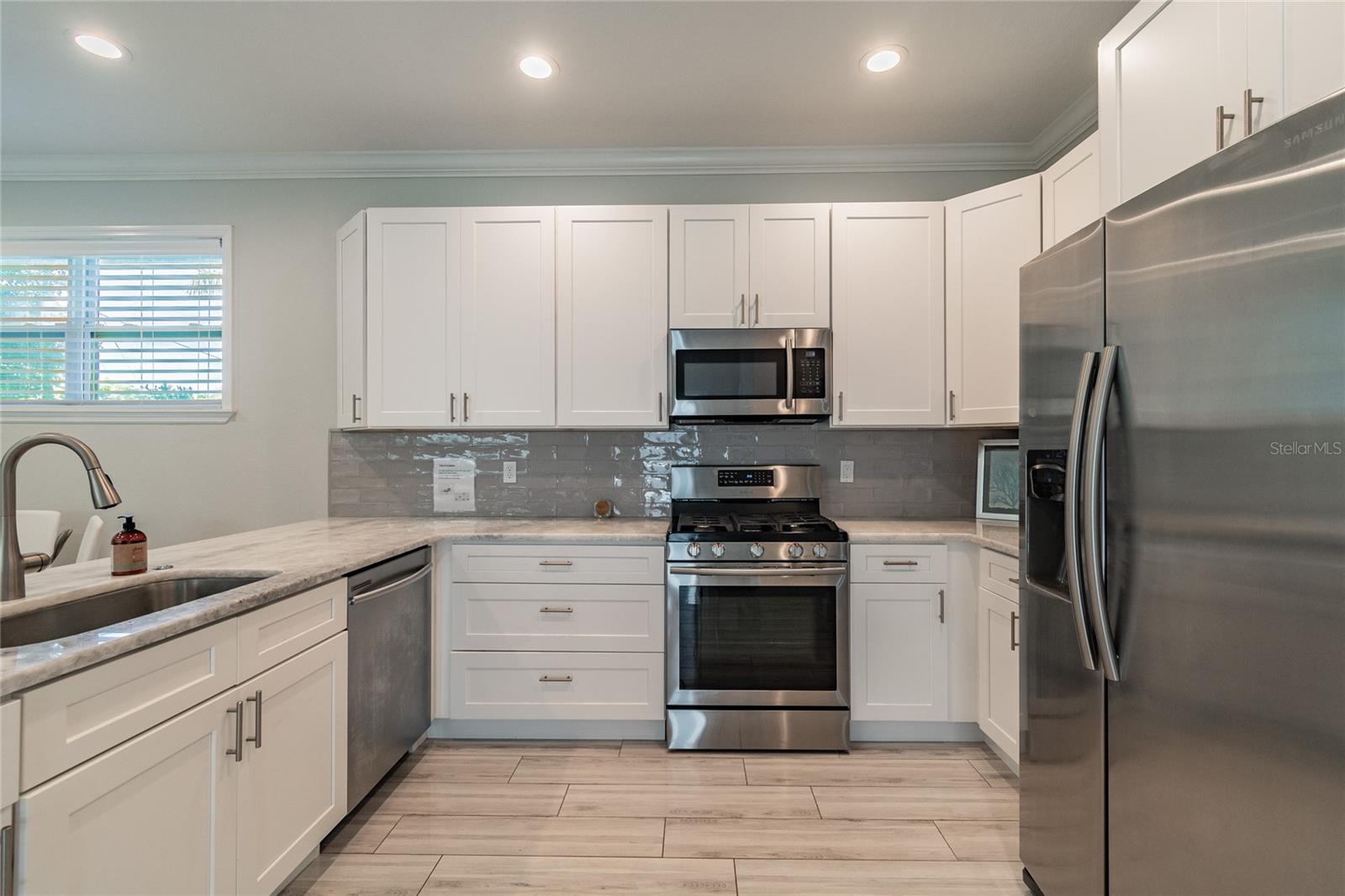 PALMA SOLA PARK - Residential