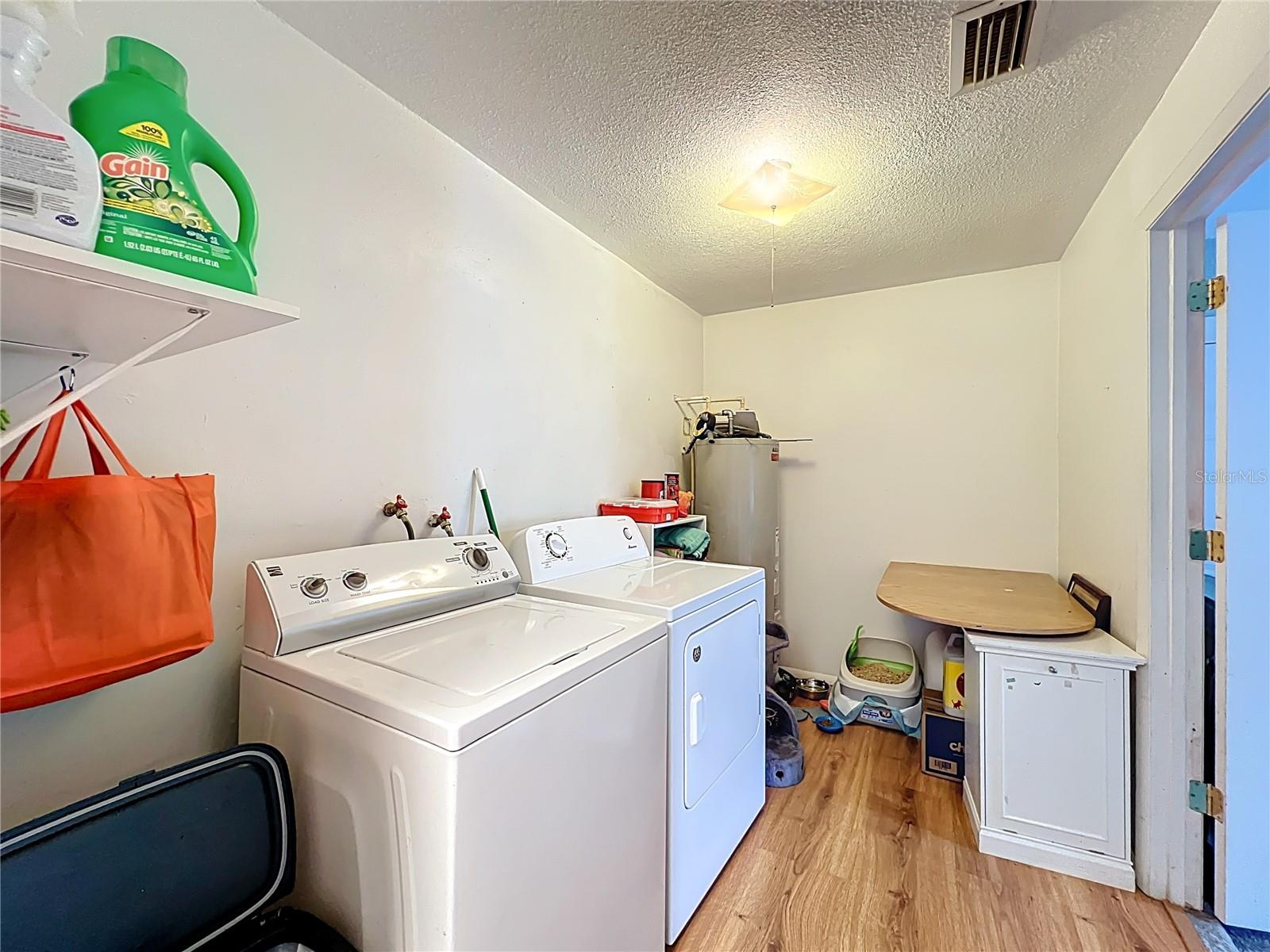 ACADEMY MANOR UNIT 02 - Residential