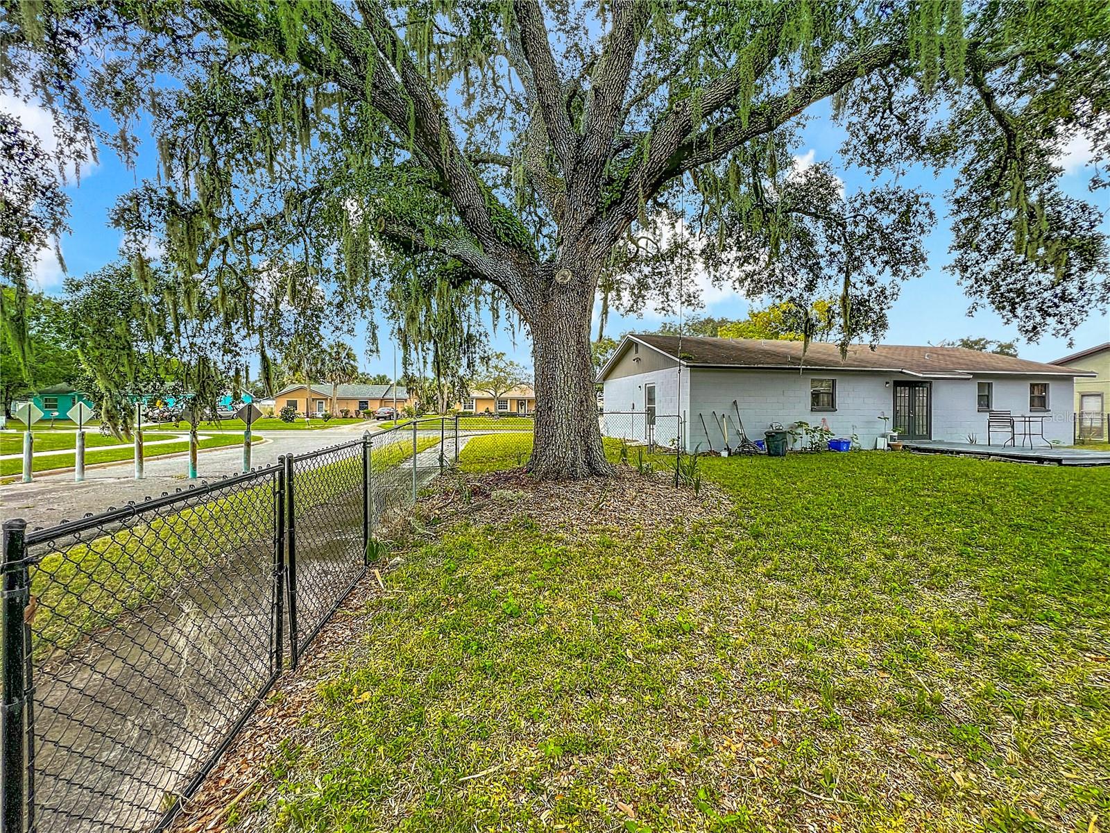 ACADEMY MANOR UNIT 02 - Residential