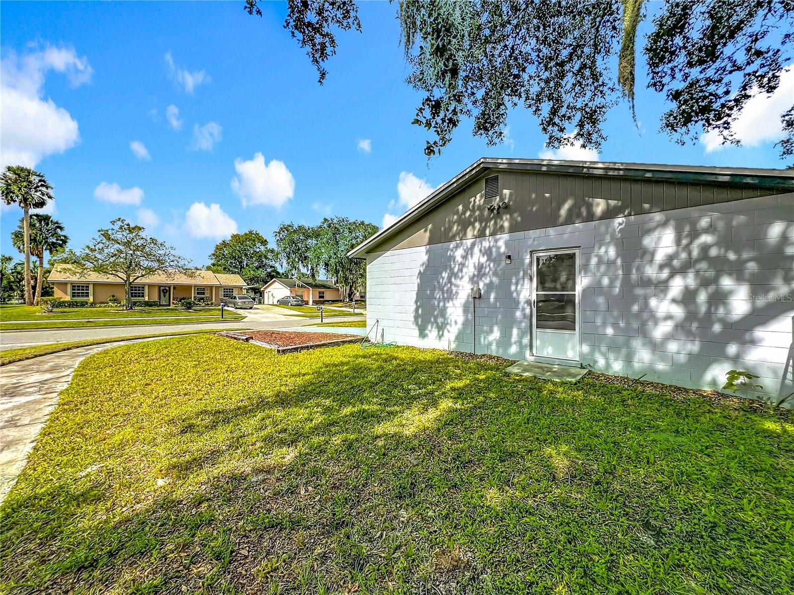 ACADEMY MANOR UNIT 02 - Residential