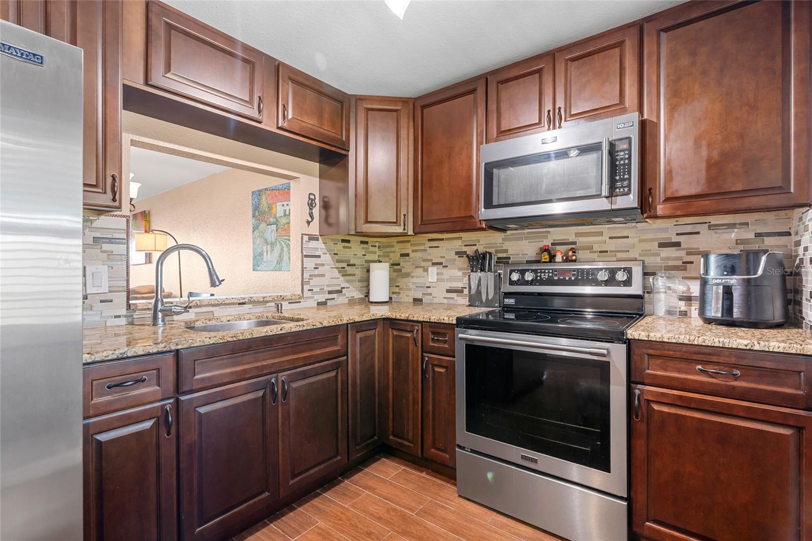 IMPERIAL PARK CONDO - Residential