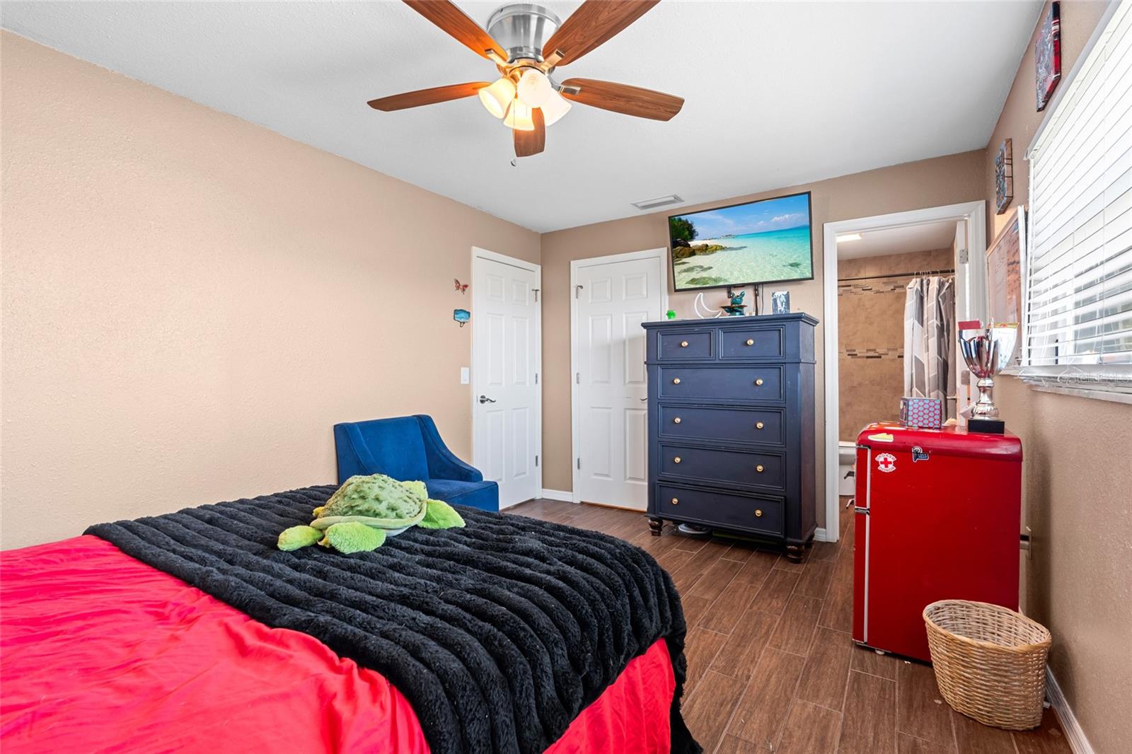 IMPERIAL PARK CONDO - Residential