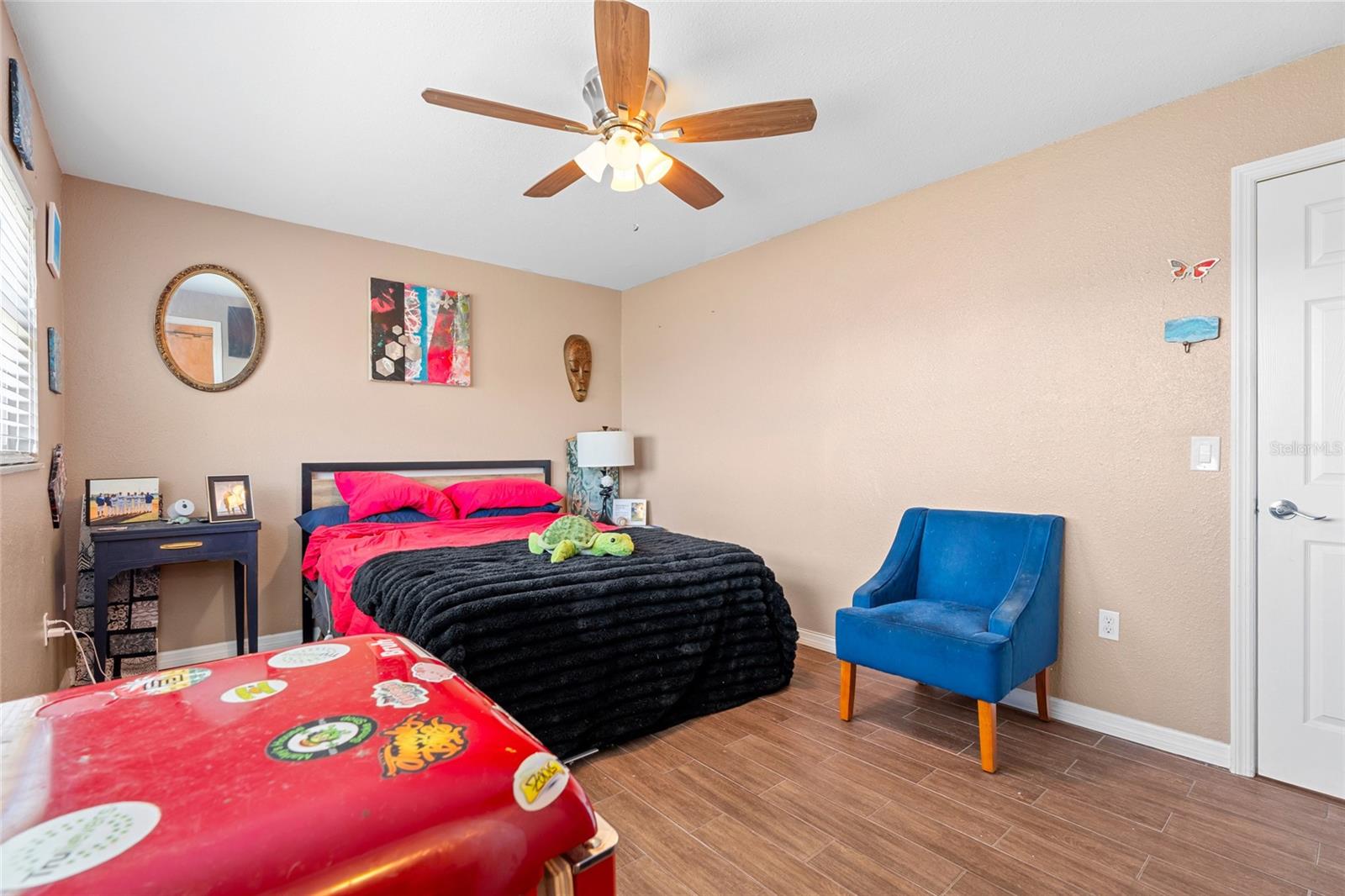 IMPERIAL PARK CONDO - Residential