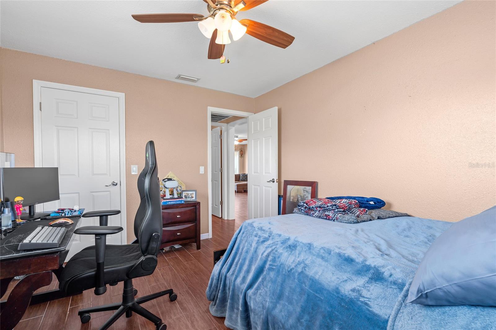 IMPERIAL PARK CONDO - Residential