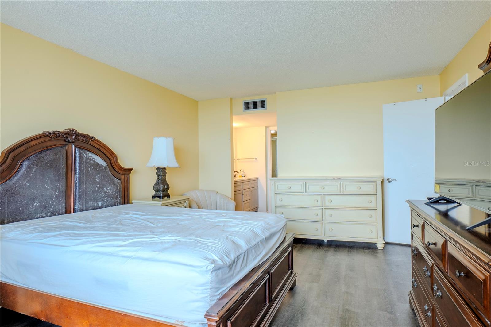 COVE CAY - Residential Lease