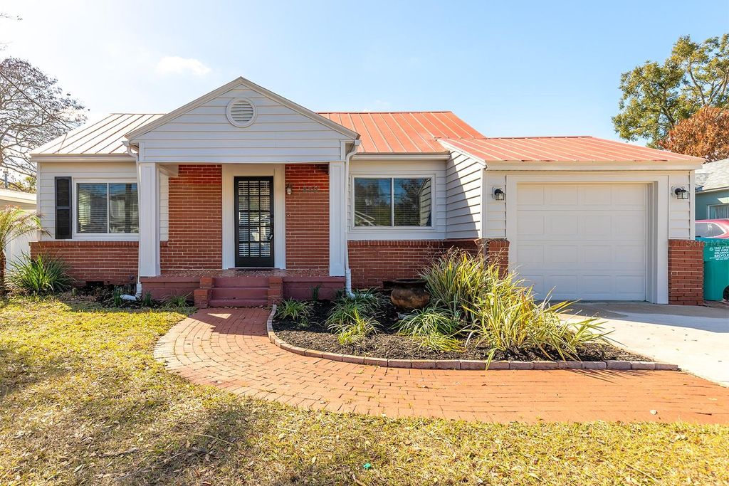 Photo of 220 E Grant Street, Orlando, FL 32806 (MLS # O6383573)