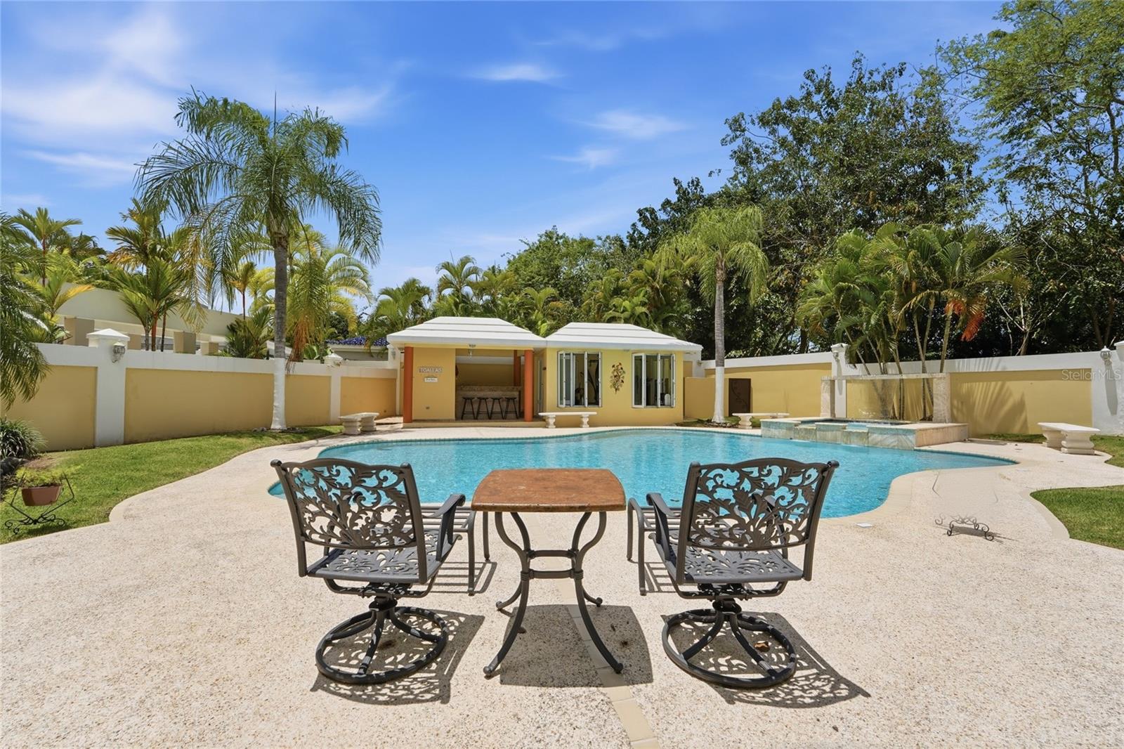 LAS FLORES DE MONTEHIEDRA - Residential