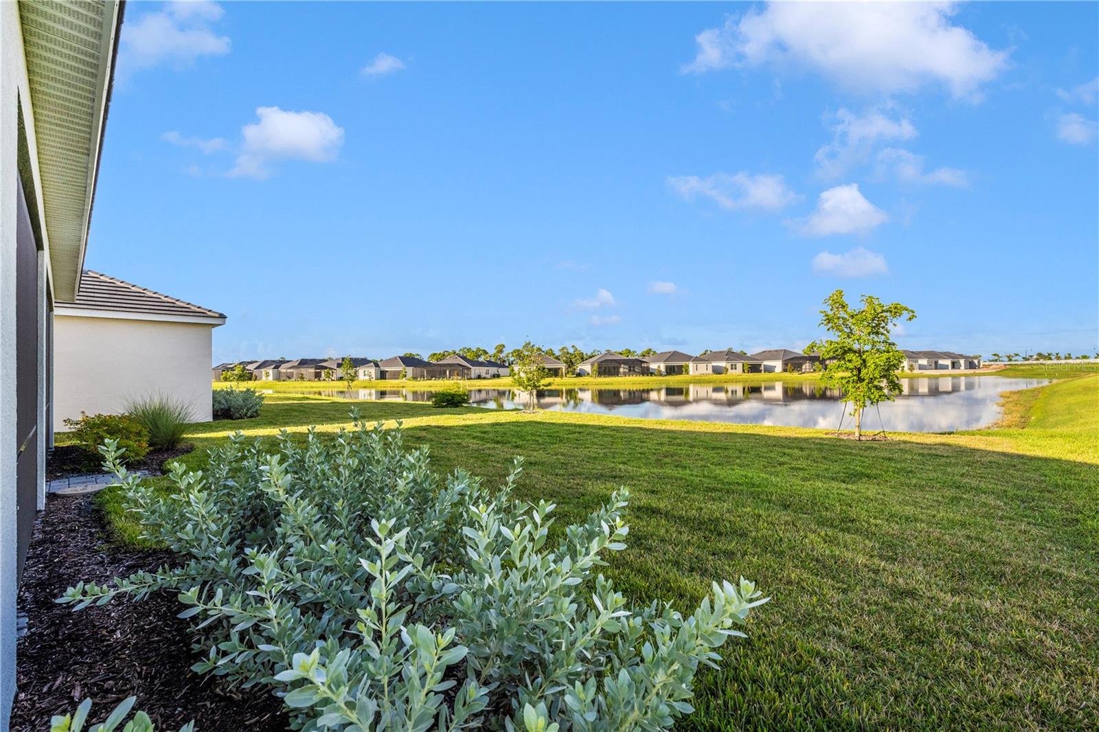 WELLEN PARK GOLF & COUNTRY CLUB - Residential Lease