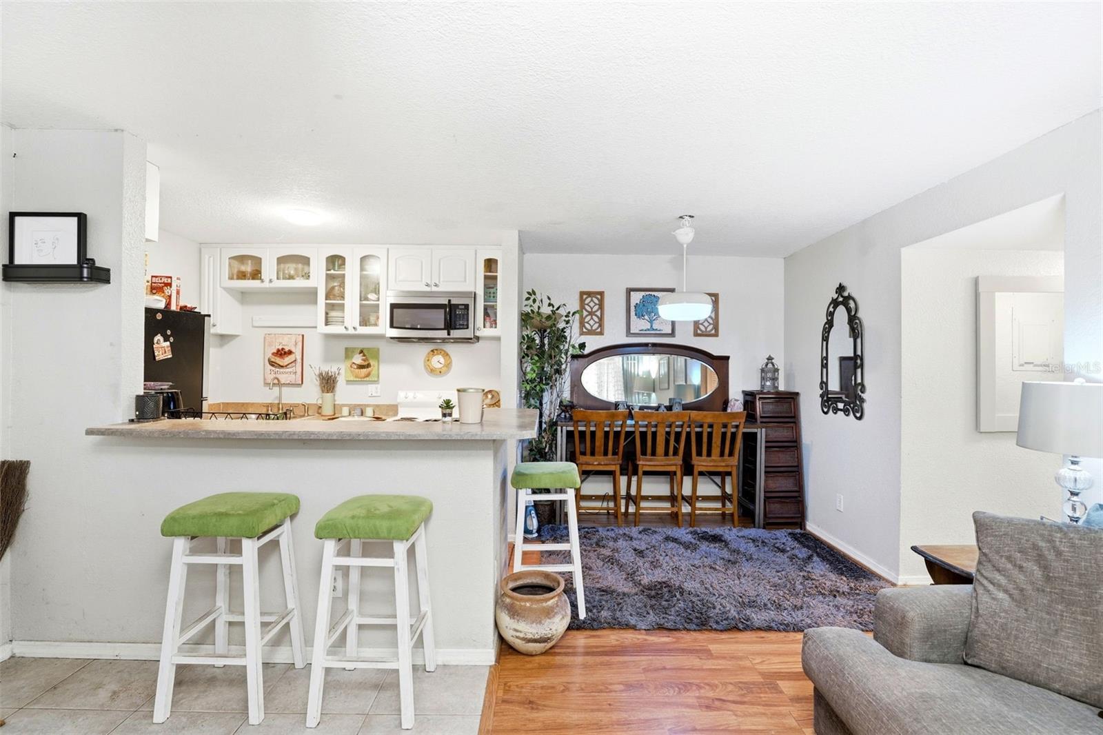 LAKEVIEW CONDO 05 - Residential