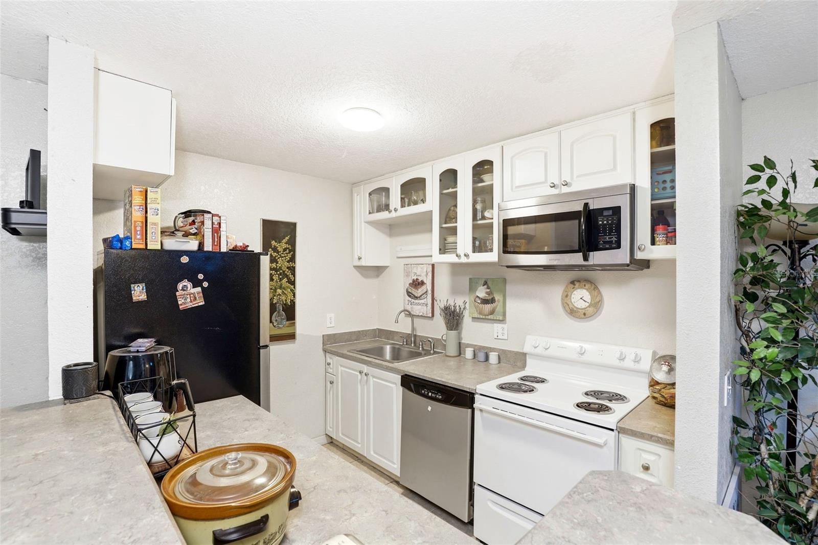 LAKEVIEW CONDO 05 - Residential