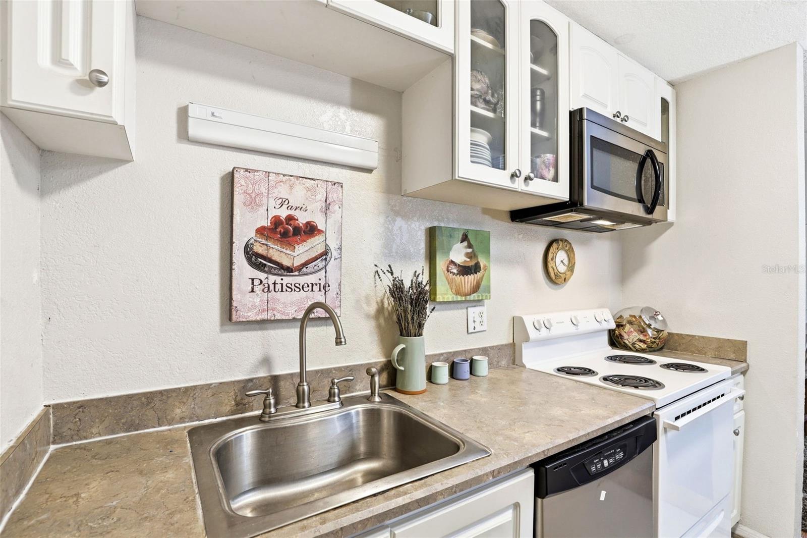 LAKEVIEW CONDO 05 - Residential