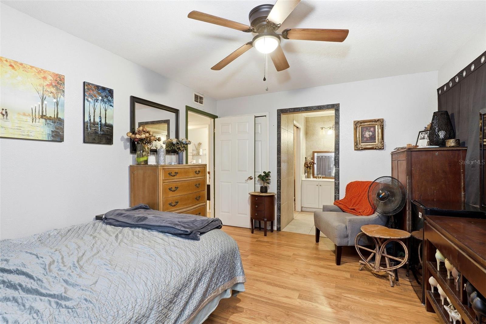 LAKEVIEW CONDO 05 - Residential