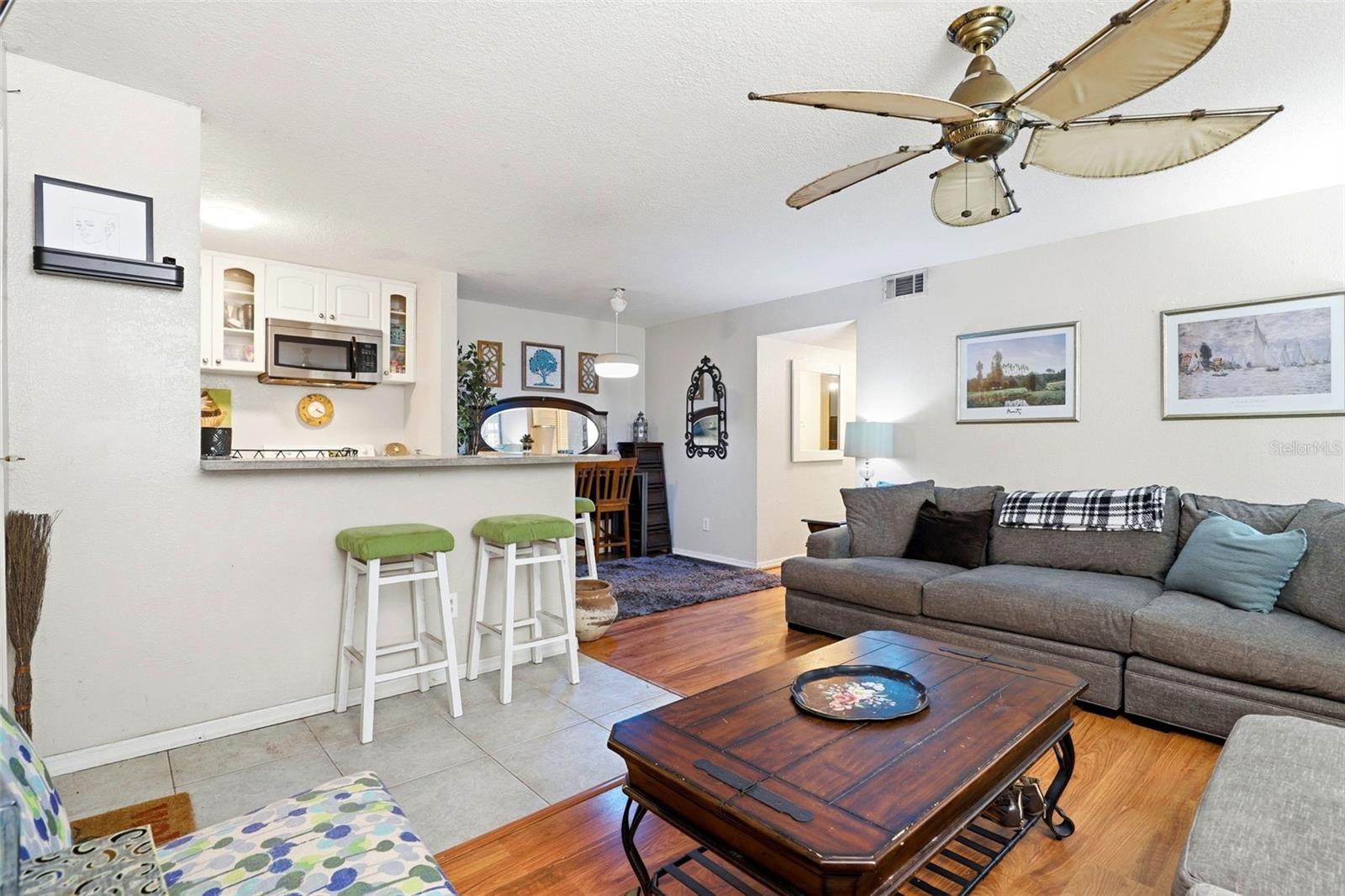 LAKEVIEW CONDO 05 - Residential