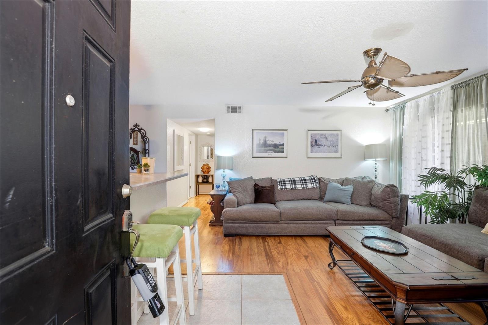 LAKEVIEW CONDO 05 - Residential