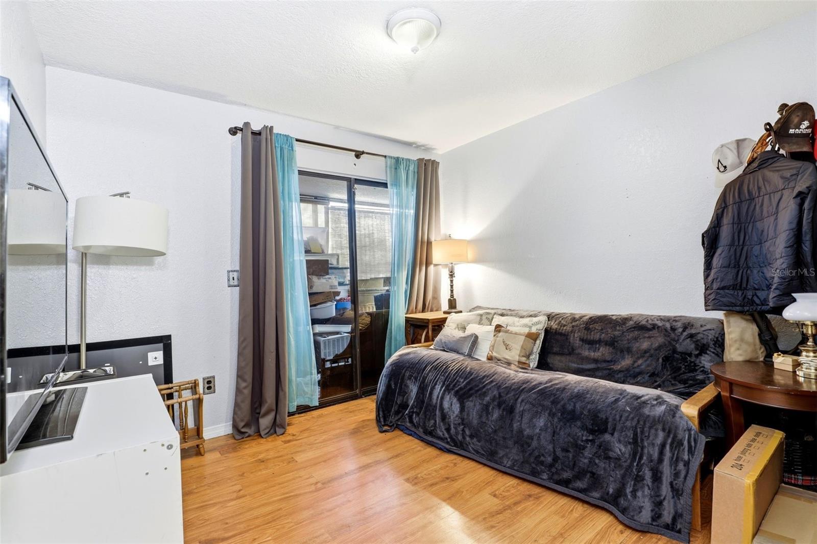 LAKEVIEW CONDO 05 - Residential