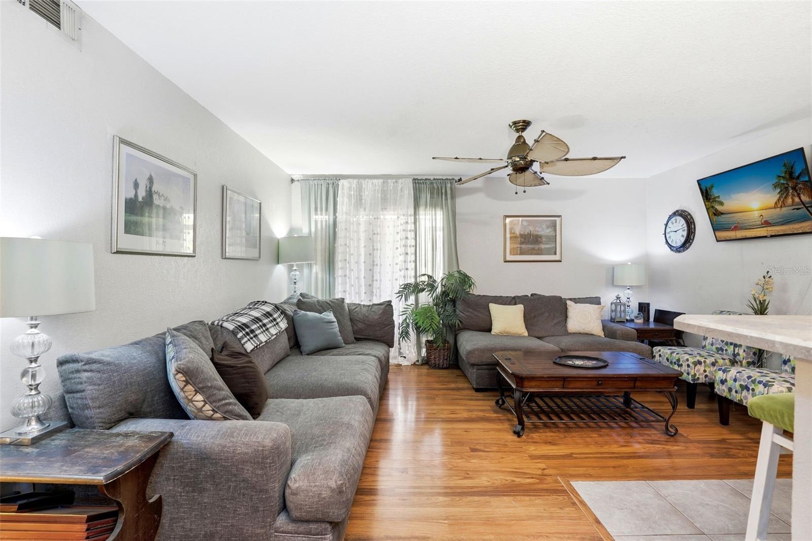 LAKEVIEW CONDO 05 - Residential