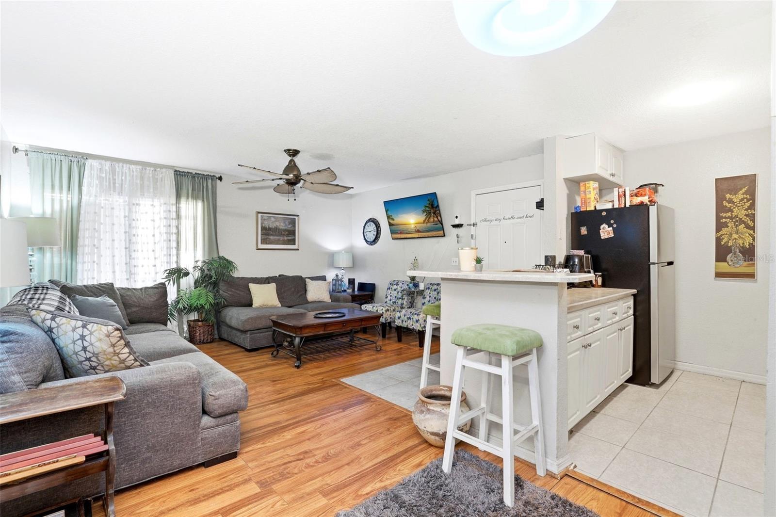 LAKEVIEW CONDO 05 - Residential