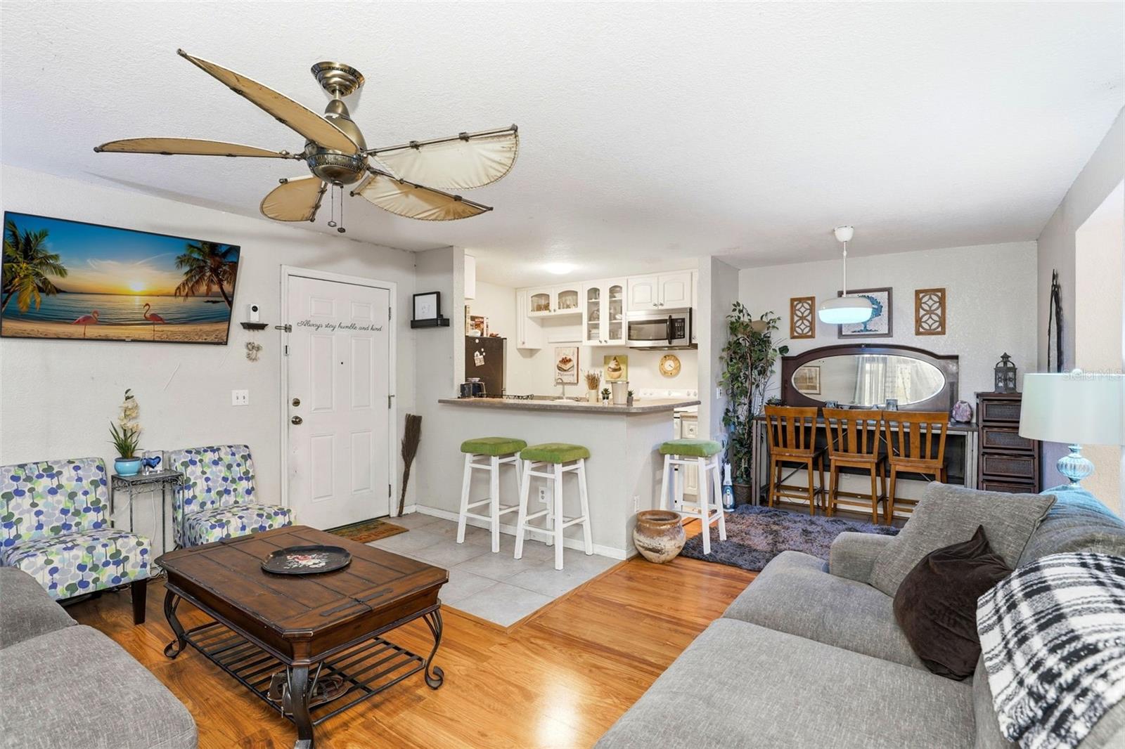 LAKEVIEW CONDO 05 - Residential