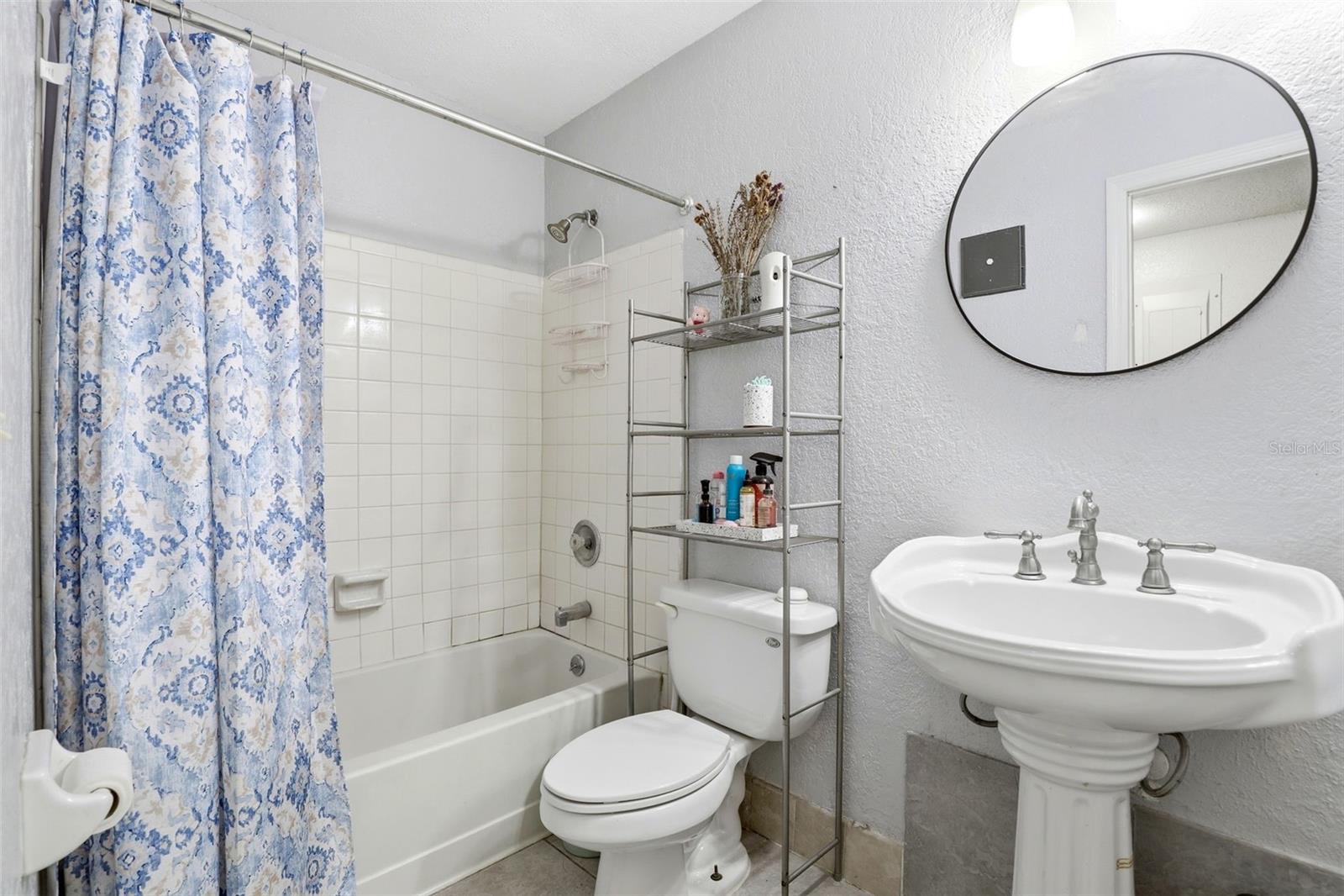 LAKEVIEW CONDO 05 - Residential