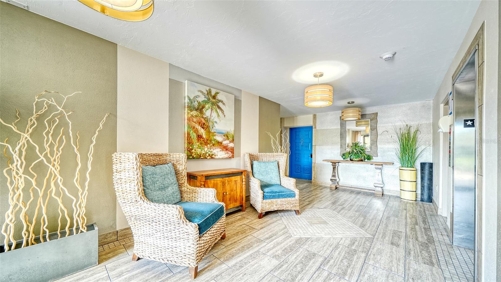 WHISPERING SANDS - Residential