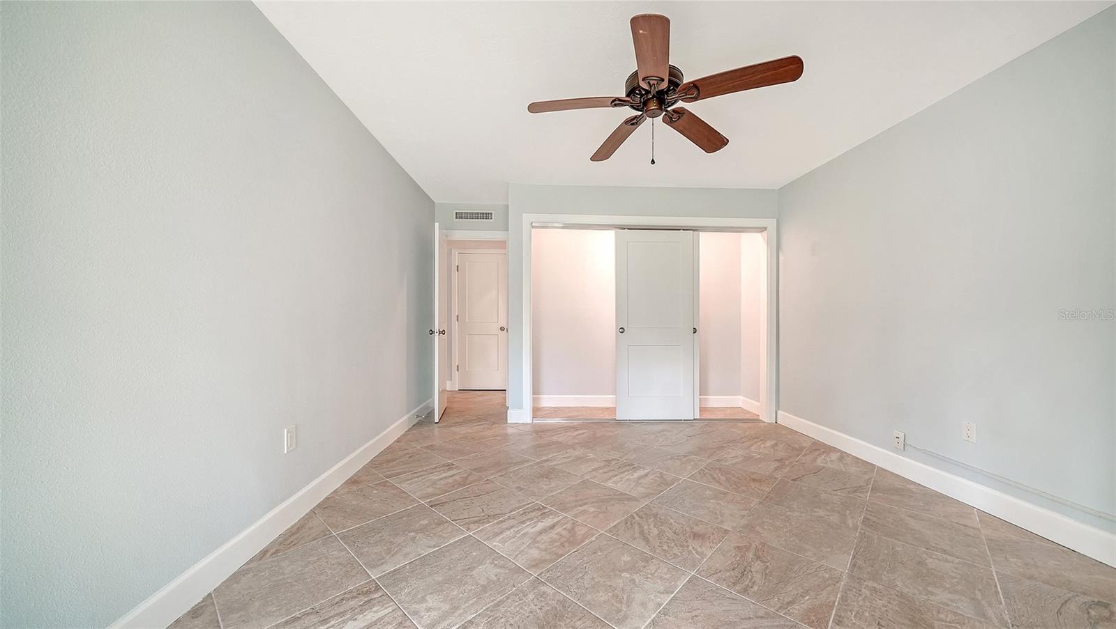 WHISPERING SANDS - Residential