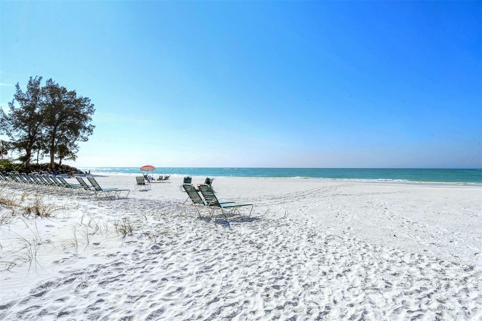 WHISPERING SANDS - Residential