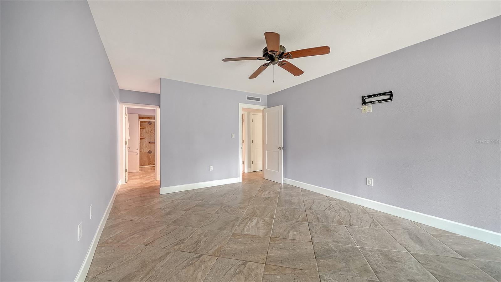 WHISPERING SANDS - Residential