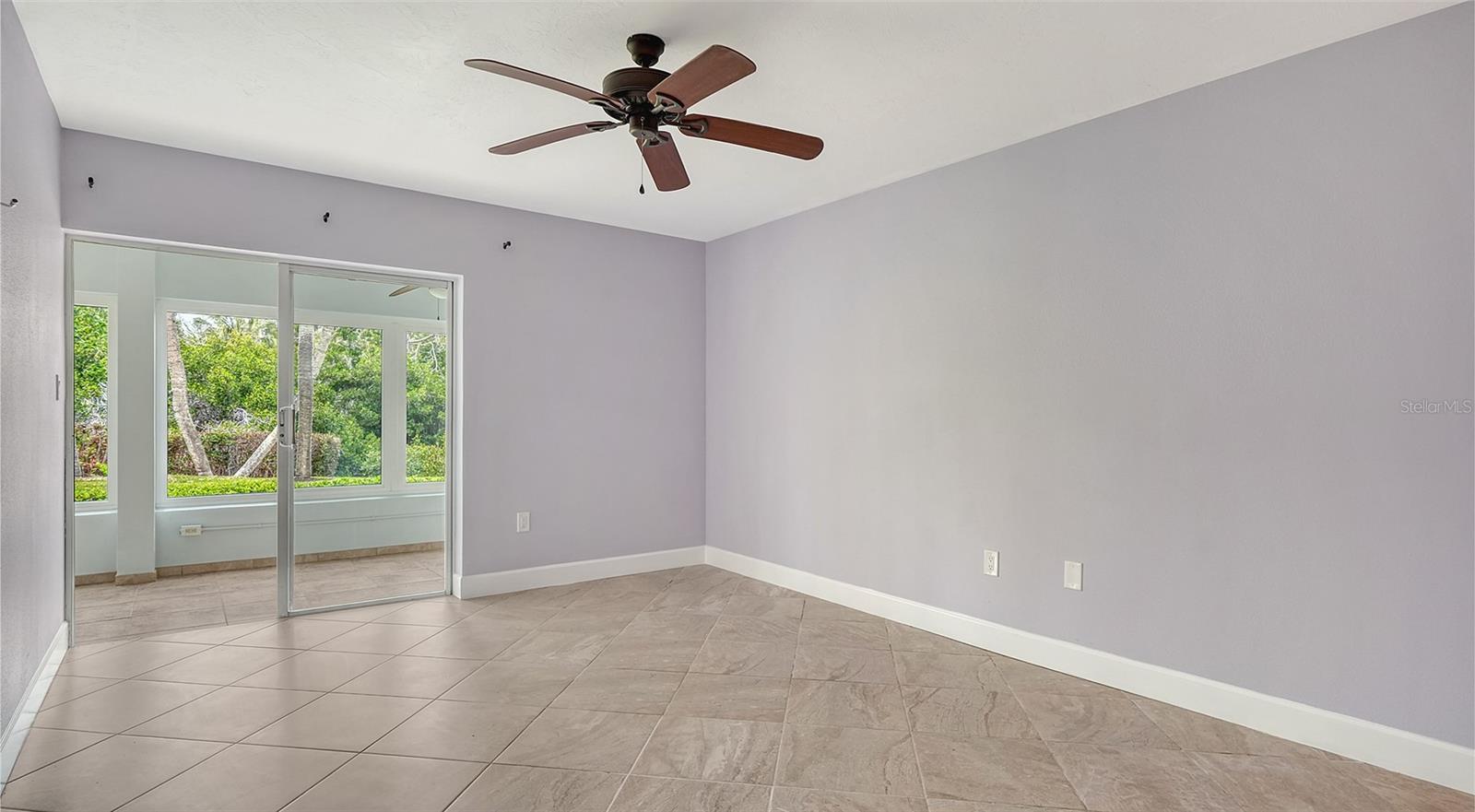 WHISPERING SANDS - Residential