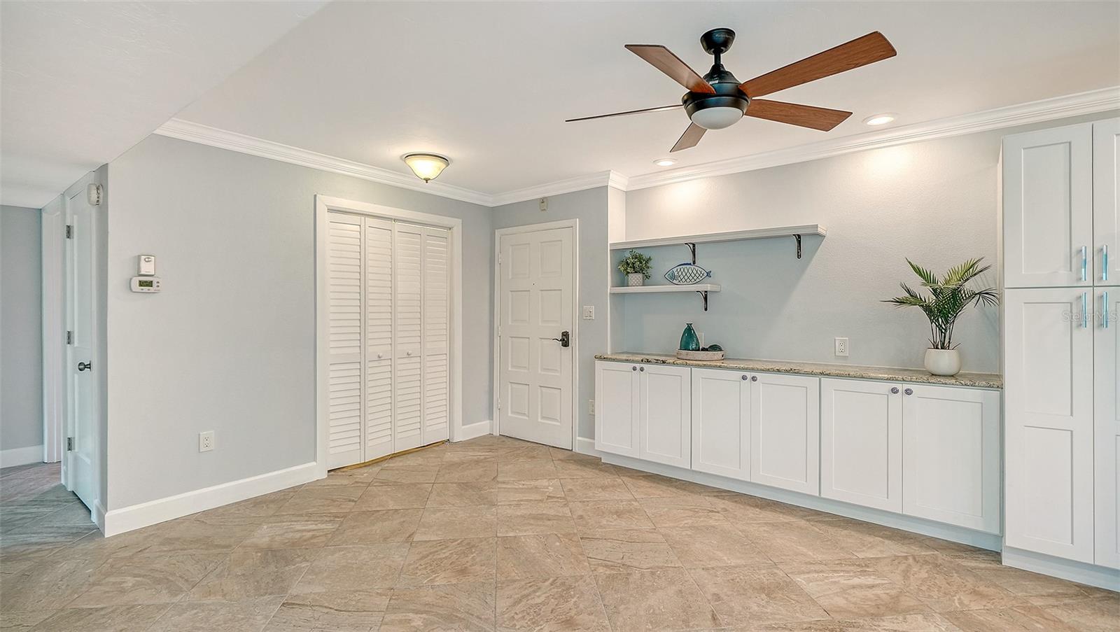 WHISPERING SANDS - Residential