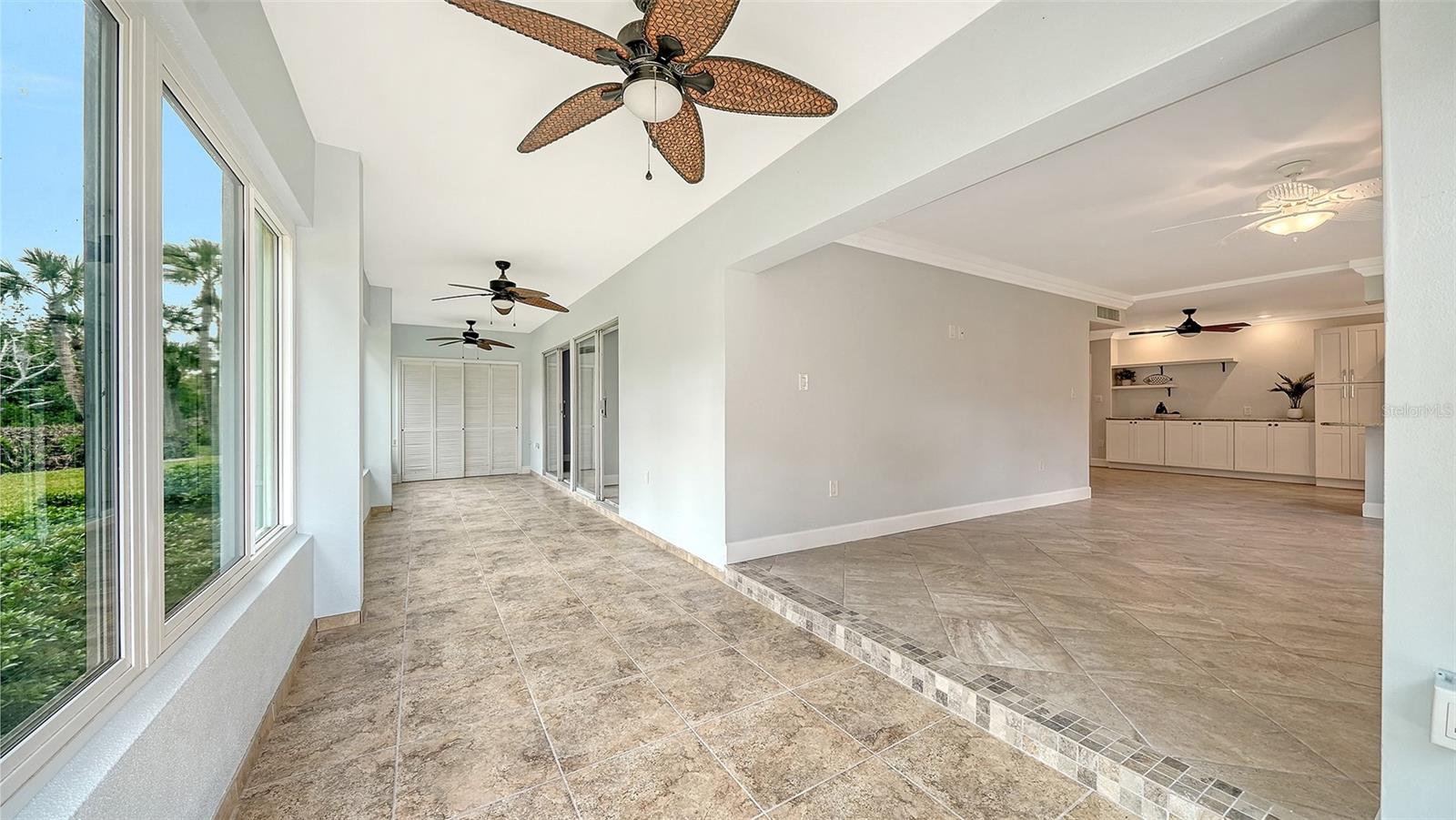 WHISPERING SANDS - Residential