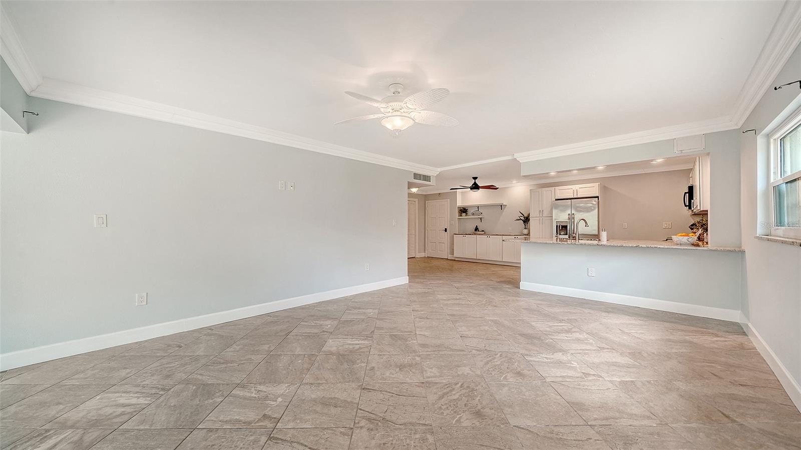 WHISPERING SANDS - Residential