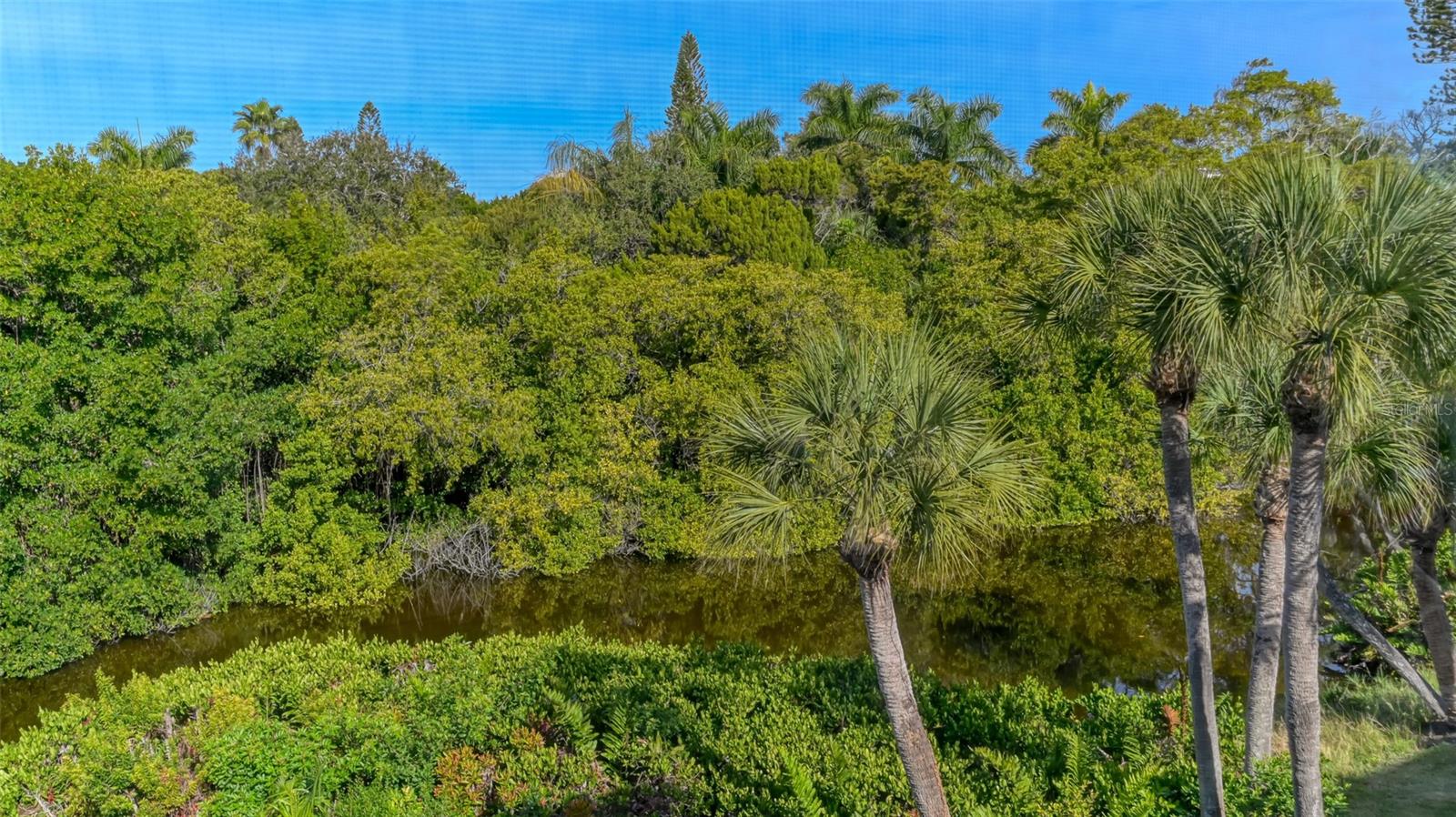 WHISPERING SANDS - Residential