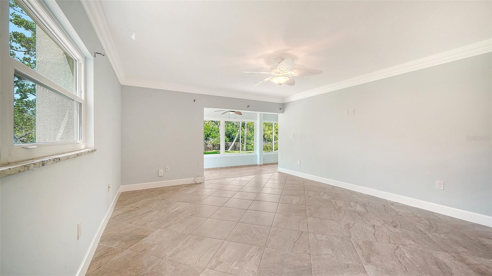 WHISPERING SANDS - Residential