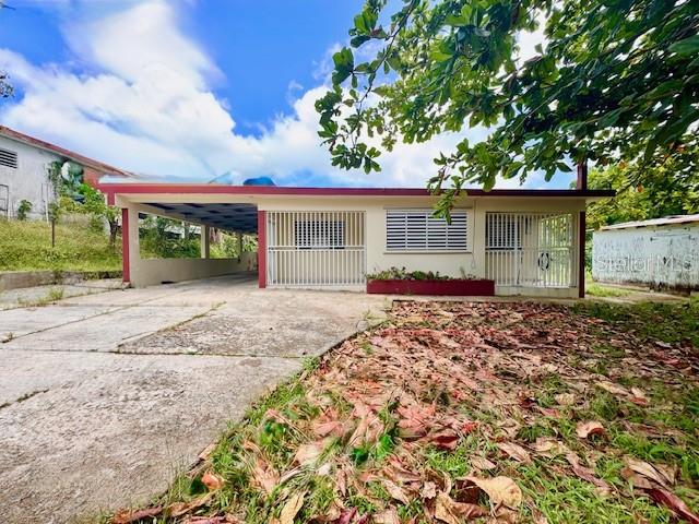 Great opportunity to buy this property located on La Fermina, Las Piedras Town. Near to shopping mall , this property has great potential. Distributed in 3 bedrooms. 1 bathroom, all interior doors are in aluminum, closet doors new and this residence has two balconies. Dont miss the opportunity to make this house yours.