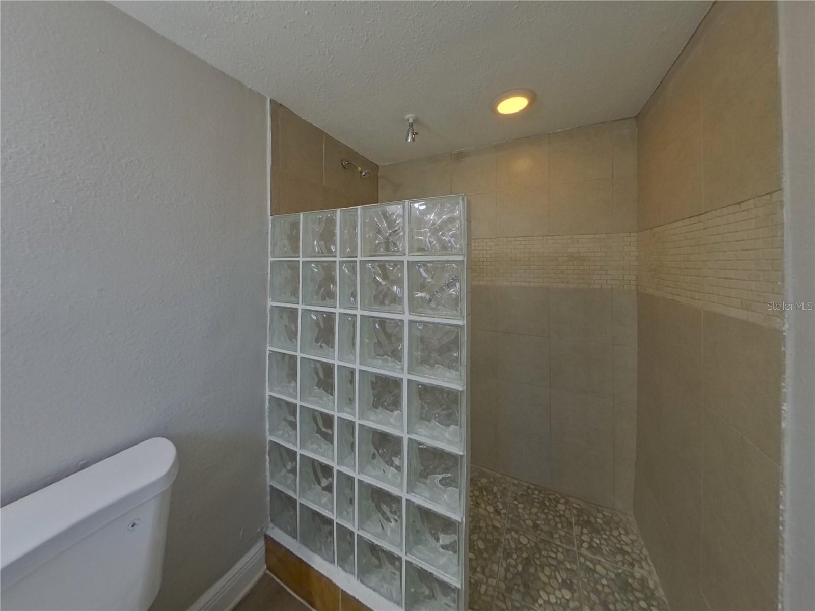 RIO VISTA SEC 6 - Residential Lease