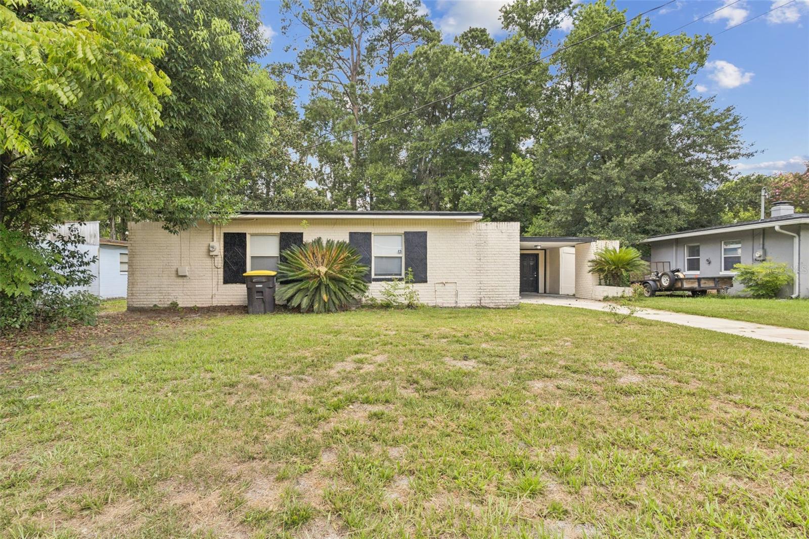 Brand new roof! Welcome to your dream home! This beautifully updated 3 bedroom, 1 bathroom residence in Jacksonville offers a blend of charm, modern finishes, and comfort for the whole family.
As you step inside, you’re greeted by a thoughtfully designed interior featuring rich dark LVP, plush new carpeting, and fresh full interior paint throughout. The spacious and inviting layout makes everyday living and entertaining a delight.
The recently renovated kitchen is a true highlight, boasting modern stainless-steel appliances, elegant quartz countertops, and ample storage space with crisp satin cabinetry—perfect for any home chef!
Retreat to the generous bedrooms with plenty of natural light and comfort, and enjoy the spacious backyard—ideal for weekend BBQs, family fun, or simply relaxing under the Florida sun.
Additional features include:
Roof recently replaced for peace of mind
New carpet for added comfort
Full interior paint for a fresh, modern feel
This home is perfectly situated near local shops, dining, and major roadways—making your daily commute and errands a breeze.
Don’t miss your chance to call this gem home—schedule your tour today!