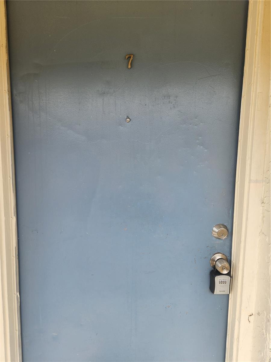Photo 1 of 7 — 3920 E JEAN STREET 7, TAMPA, FL 33610