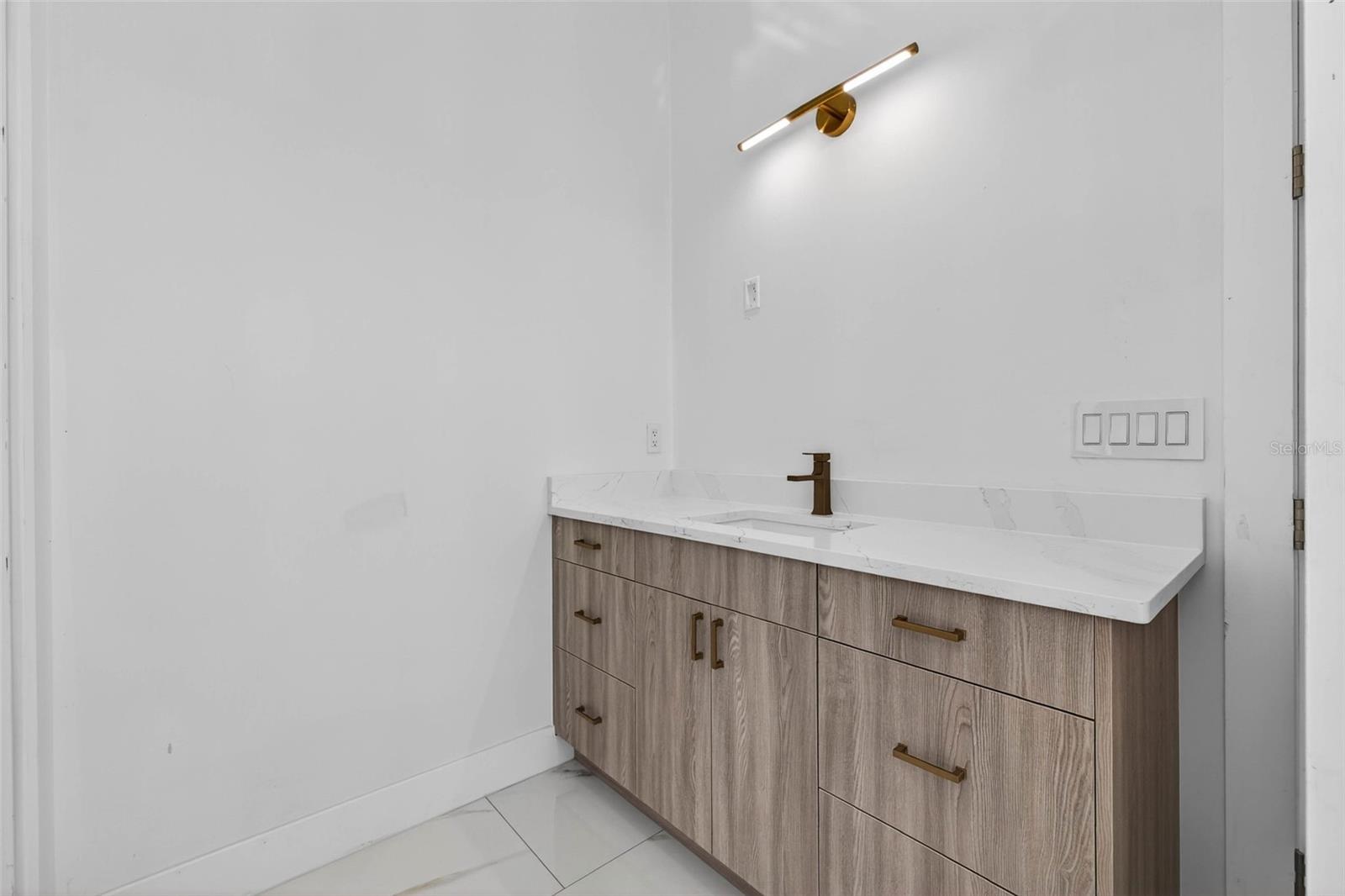 SOUTH SHADOW LAWN - Residential