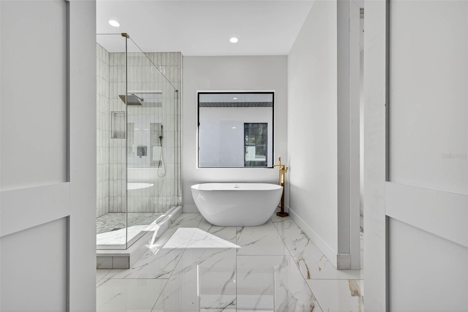 SOUTH SHADOW LAWN - Residential