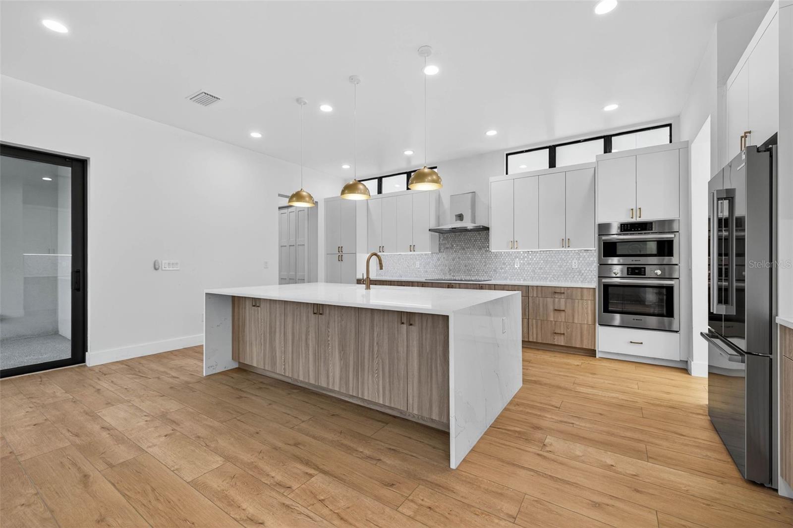 SOUTH SHADOW LAWN - Residential