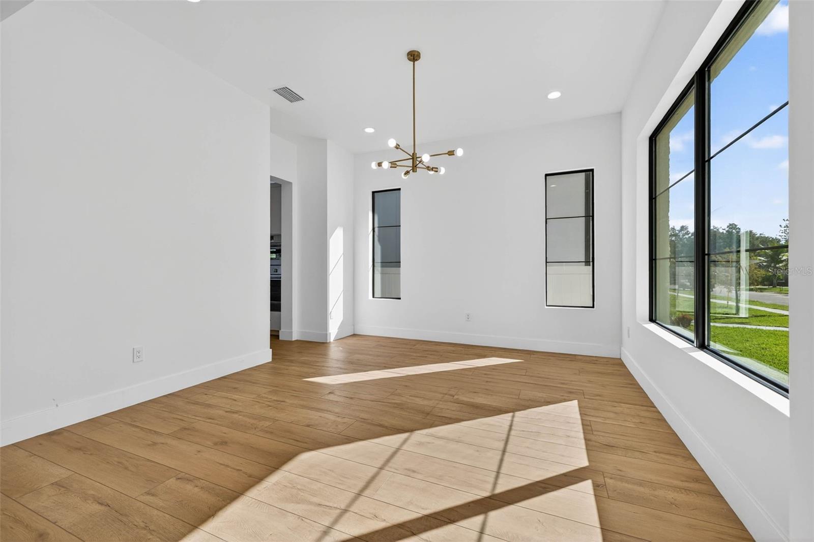 SOUTH SHADOW LAWN - Residential