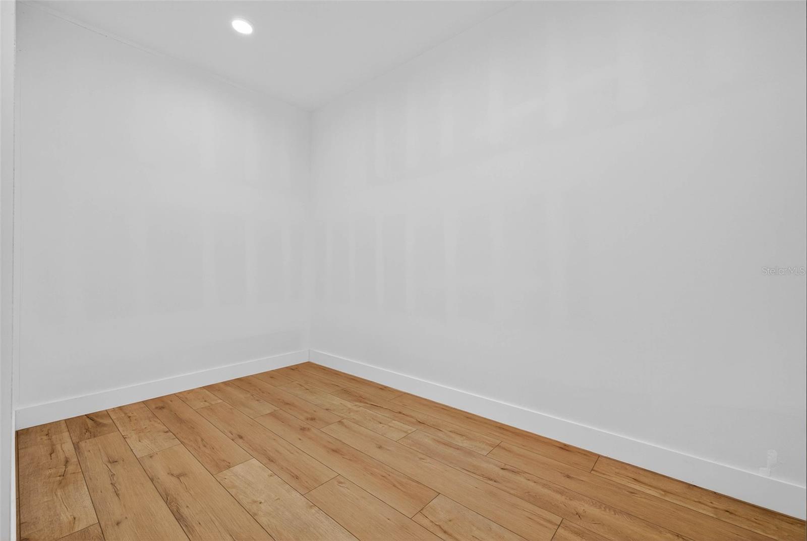 SOUTH SHADOW LAWN - Residential