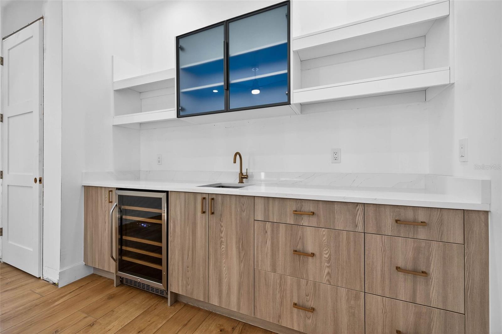 SOUTH SHADOW LAWN - Residential