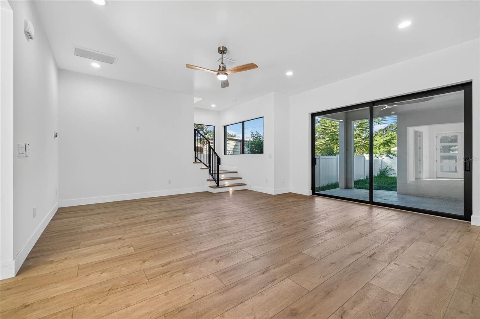 SOUTH SHADOW LAWN - Residential