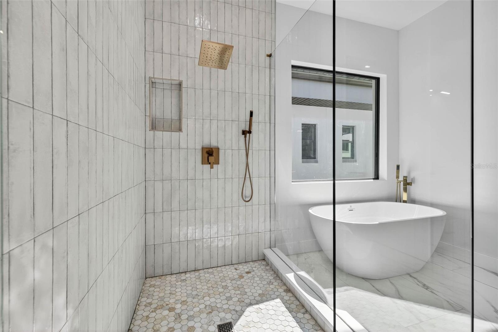 SOUTH SHADOW LAWN - Residential