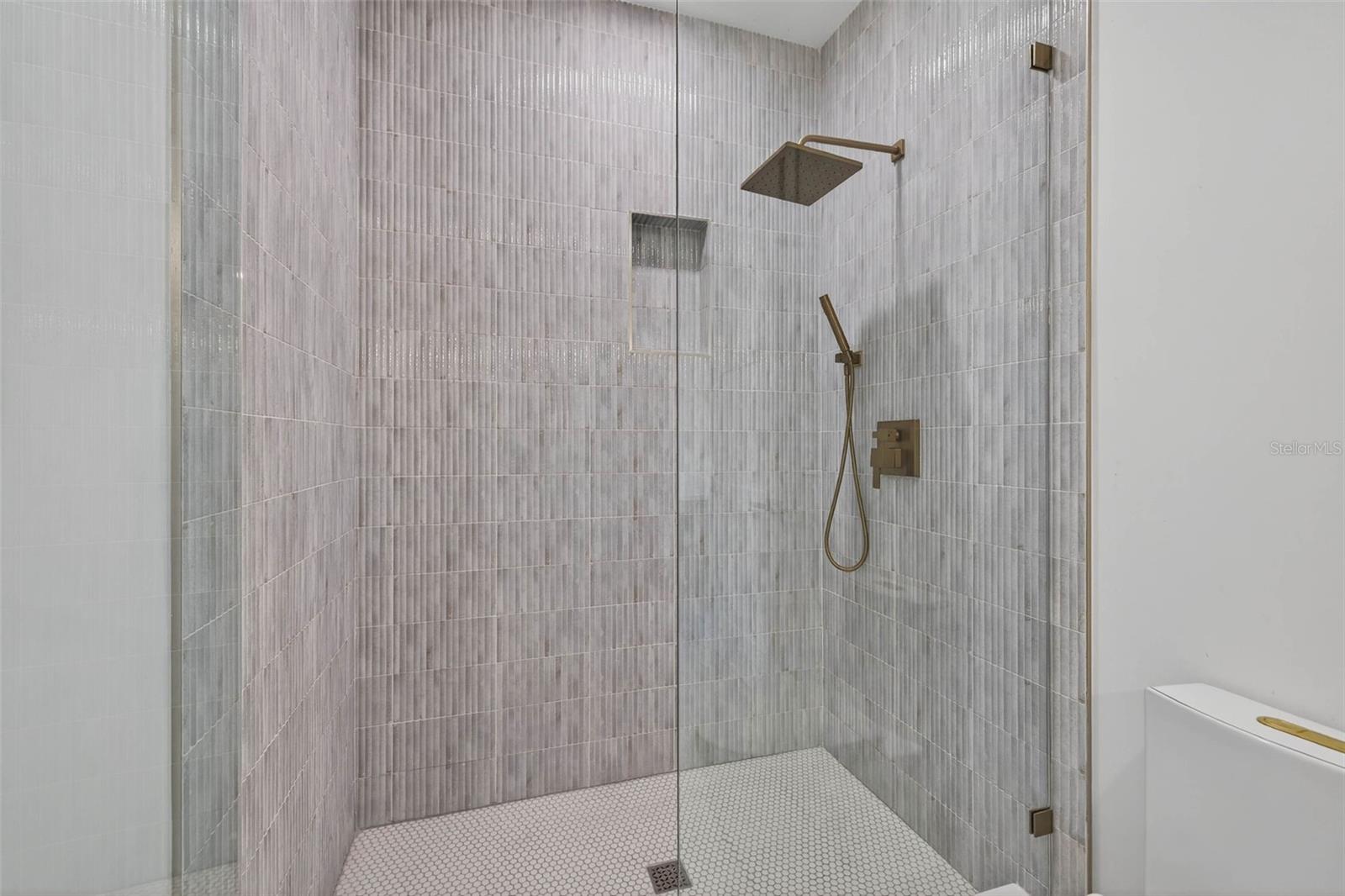 SOUTH SHADOW LAWN - Residential