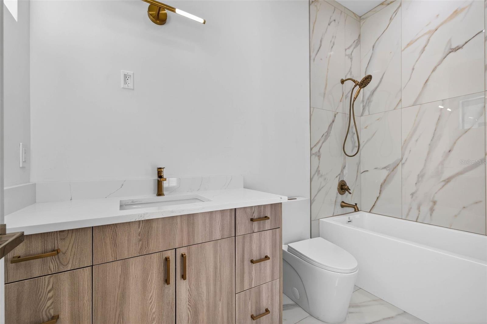 SOUTH SHADOW LAWN - Residential