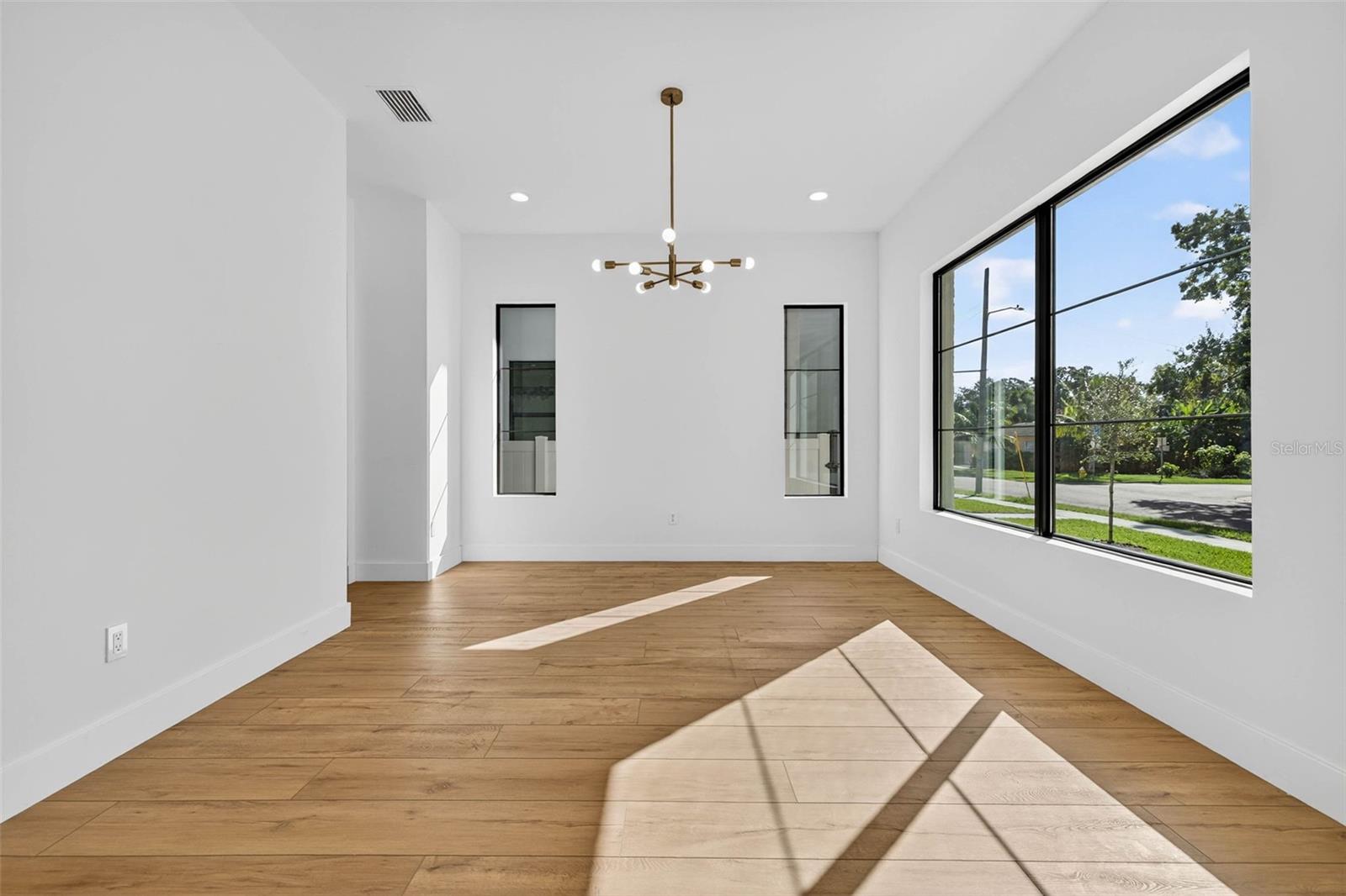 SOUTH SHADOW LAWN - Residential