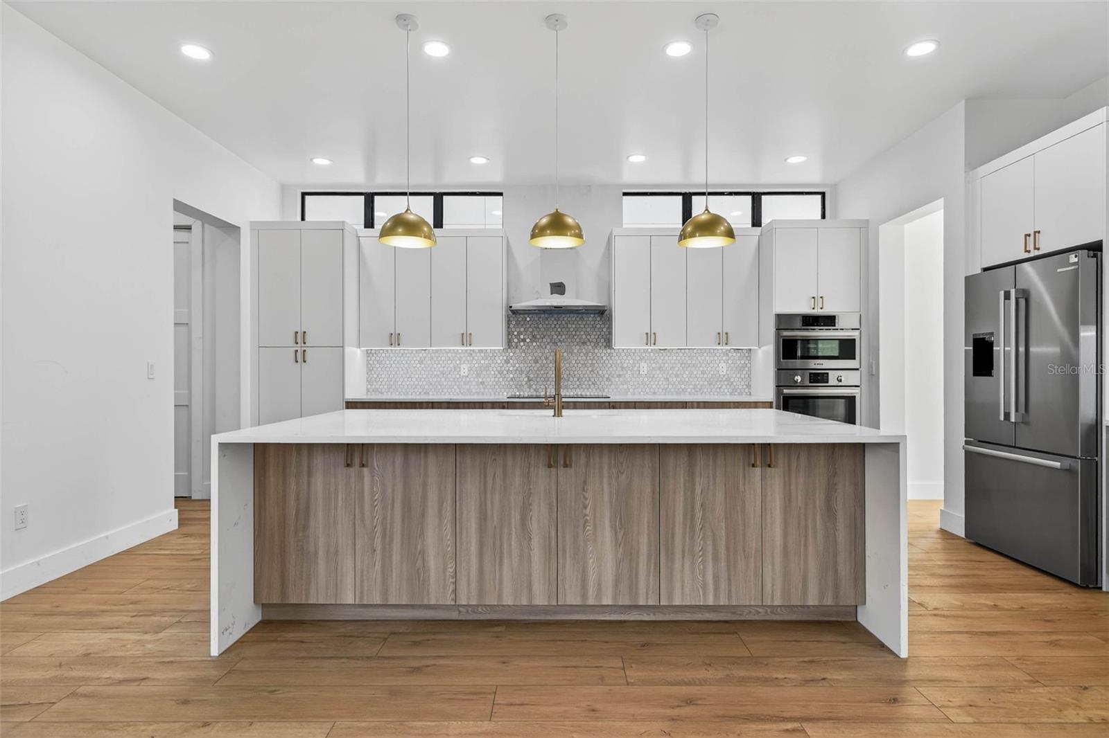 SOUTH SHADOW LAWN - Residential